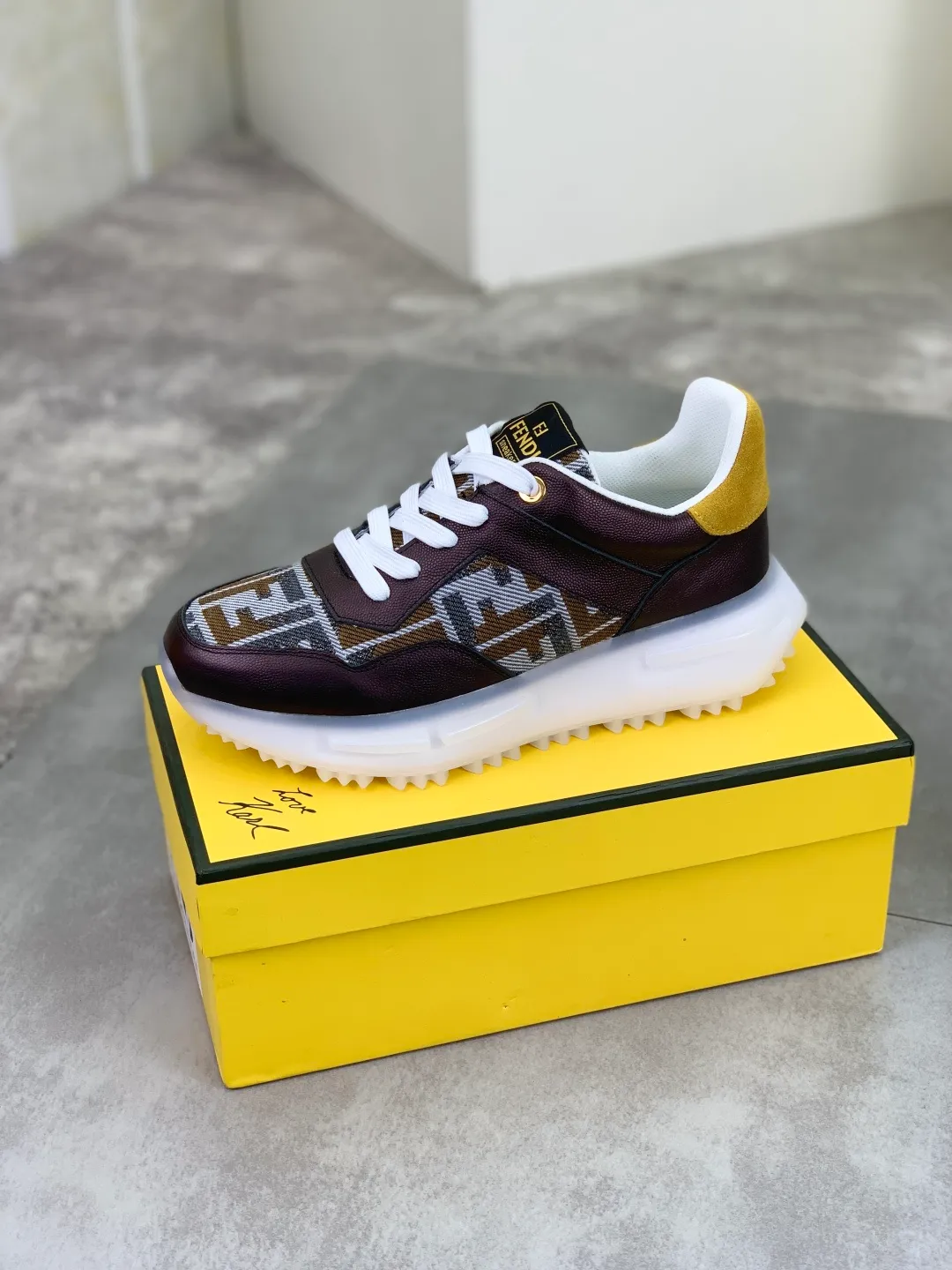 ​Men's shoes 💰P460 💰[New] Little Monster 🆘 New FENDI counter 🕶️🕶️Simple routing effect, showing an elegant and cool driving shoe 🎬Using imported calfskin + first-layer pigskin lining🐂Excellent material🎬Detailed workmanship 🤗Comfortable and comfortable on the feet. ​Pair it with any outfit to show your taste and temperament, low-key luxury ♻️Design ​simple and elegant ​noble and fashionable 🍃​Very loved and favored by trendy men 💓❤️size: 38-44 2️⃣colors available